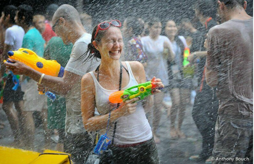 Warga Thailand Lakukan Perang Air Virtual Songkran di Facebook dan Instagram